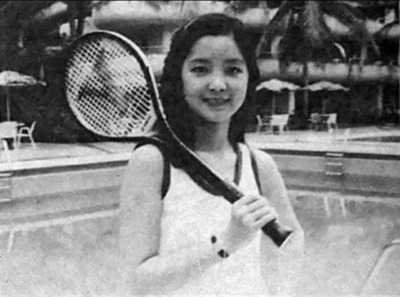 1978 play tennis in Shangri-La Hotel Singapore(2).jpg