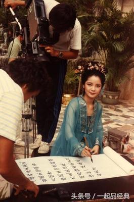 1982年香港拍攝無限特輯《虞美人（幾多愁）》，君姐的毛筆字寫.jpg
