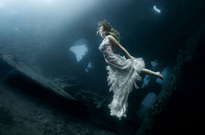 bali-shipwreck-divers-underwater-photoshoot-benjamin-von-wong-4.jpg