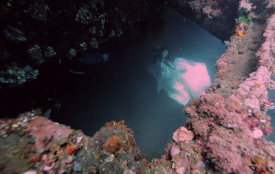 bali-shipwreck-divers-underwater-photoshoot-benjamin-von-wong-7.jpg