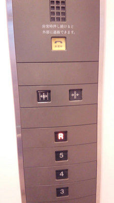 elevator_person_01.jpg
