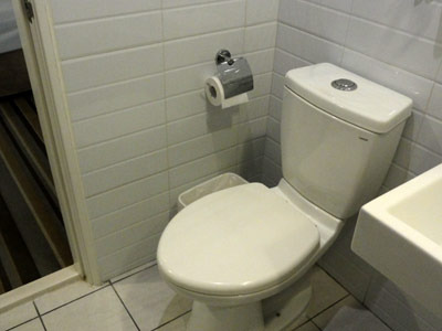 toilet02.jpg